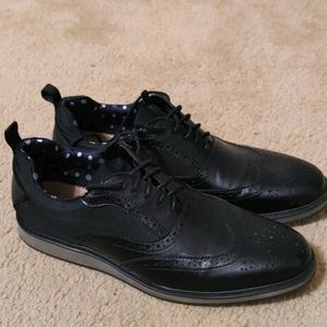 Dress shoes